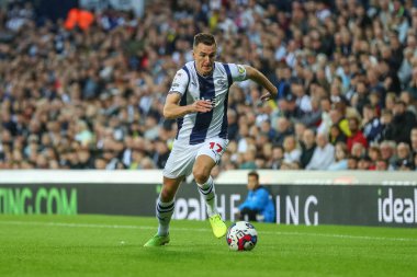 Jed Wallace #17 of West Bromwich Albion runs with the ball 