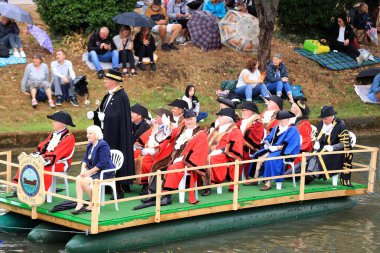 A float carrying the mayors of all the Cinque Port towns arrives. 