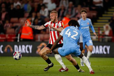 Oliver McBurnie #9 of Sheffield United and Aji Alese #42 of Sunderland