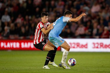 Anel Ahmedhodzic #15 of Sheffield United and Ross Stewart #14 of Sunderland 