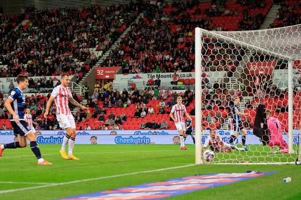 Duncan Watmore #18 of Middlesbrough scores to make it 1-2