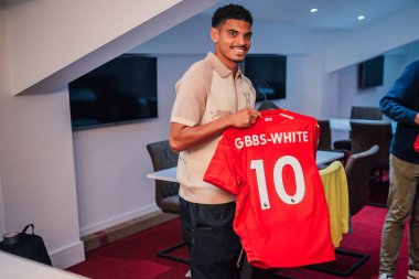 Morgan Gibbs-White signs for Nottingham Forest from Wolverhampton Wanderers