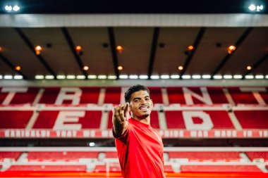 Morgan Gibbs-White signs for Nottingham Forest from Wolverhampton Wanderers