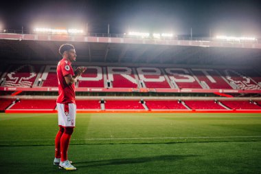 Morgan Gibbs-White signs for Nottingham Forest from Wolverhampton Wanderers