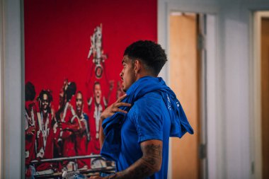 Morgan Gibbs-White signs for Nottingham Forest from Wolverhampton Wanderers