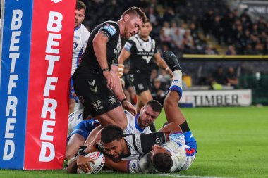 Chris Satae #10 of Hull FC goes over for a try in the final minutes of the match
