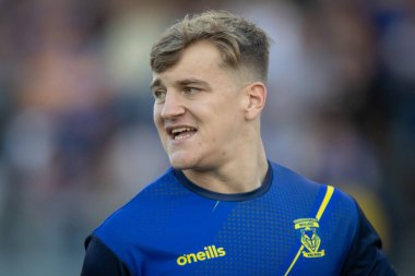 Leon Hayes #39 of Warrington Wolves during the pre match warm up 