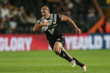 Danny Houghton #9 of Hull FC runs with the ball up the pitch