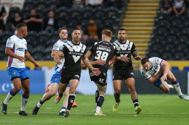 Ellis Longstaff #38 of Hull FC run up the pitch leaves Max Jowitt #1 of Wakefield Trinity in mid air
