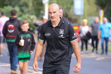 Danny Houghton #9 of Hull FC arrives at the MKM Stadium