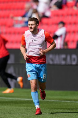 Elliot Embleton #8 of Sunderland warms up before the game