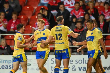 Will Tate #28 of Hull KR celebrates his try