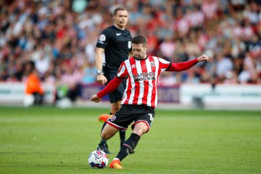 Oliver Norwood #16 of Sheffield United scores a free kick to make it 1-0