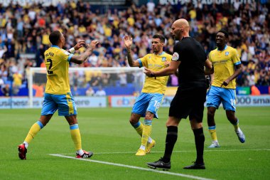 Liam Palmer #2 of Sheffield Wednesday celebrates scoring a goal to make it 0-1