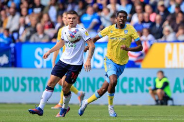 Tyreeq Bakinson #19 of Sheffield Wednesday passes the ball