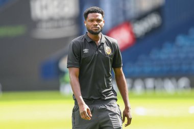 Benjamin Tetteh #30 of Hull City arrives at the game ahead of kick off