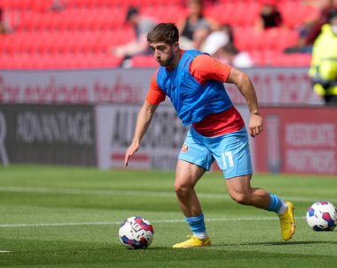 Lynden Gooch #11 of Sunderland warms up before the game
