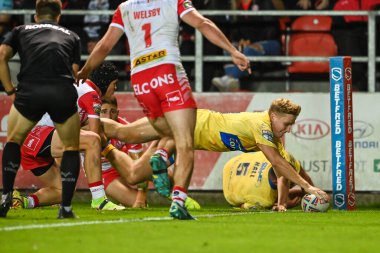 Will Tate #28 of Hull KR goes over for a try