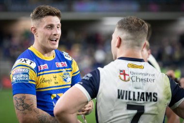 Liam Sutcliffe #4 of Leeds Rhinos and George Williams #7 of Warrington Wolves chatting at full time 