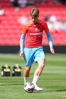 Jack Clarke #20 of Sunderland warms up before the game