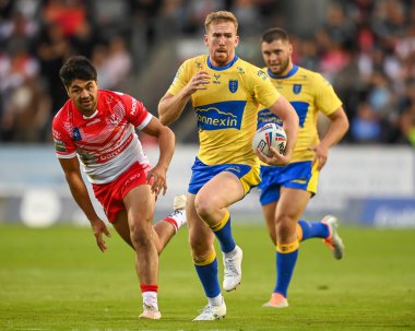Rowan Milnes #21 of Hull KR makes a break
