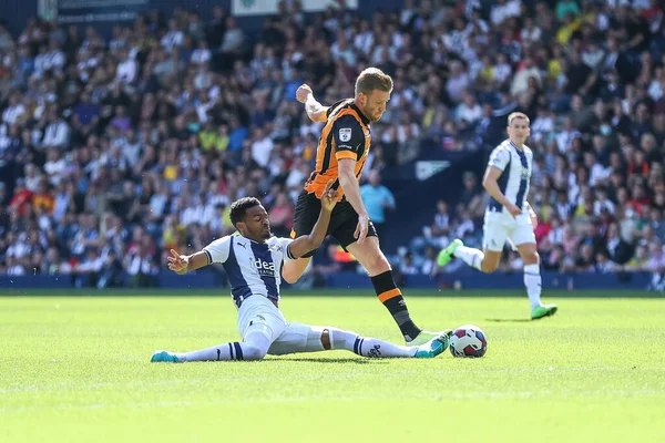 Grady Diangana West Bromwich Albion Tackles Callum Elder Hull City — Zdjęcie stockowe