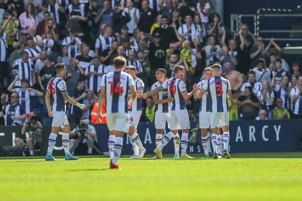West Brom Players Celebrate Darnell Furlong West Bromwich Albion Goal — Stockfoto