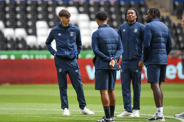Luton Town Players inspect the pitch pre kick off