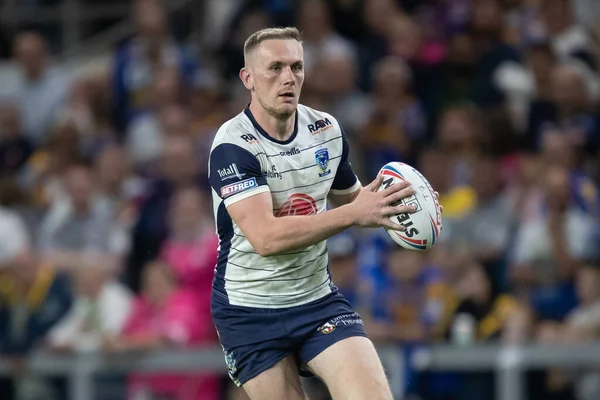 Ben Currie #11 of Warrington Wolves runs with the ball 