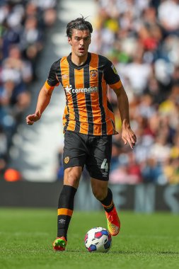 Jacob Greaves #4 of Hull City runs with the ball