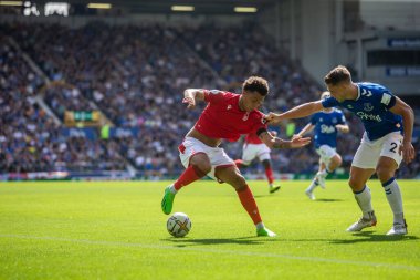 Brennan Johnson #20 of Nottingham Forest looks to beat James Tarkowski #2 of Everton