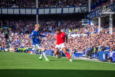 Morgan Gibbs-White #10 of Nottingham Forest looking to make an impact after coming on as a substitute