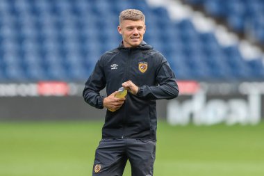 Regan Slater #27 of Hull City arrives at the game ahead of kick off