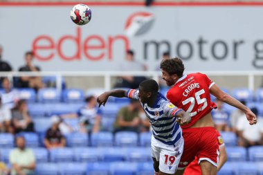 Matt Crooks #25 of Middlesbrough heads the ball beating Tyrese Fornah #19 of Reading in the air