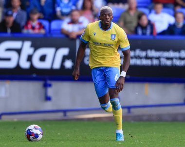 Dominic Iorfa #6 of Sheffield Wednesday runs with the ball