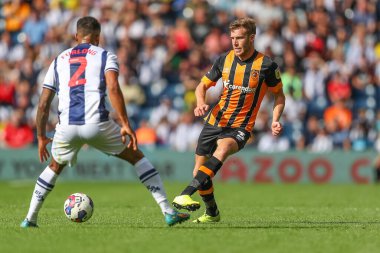 Callum Elder #3 of Hull City passes the ball
