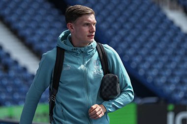 Taylor Gardner-Hickman #29 of West Bromwich Albion arrives at the game ahead of kick off