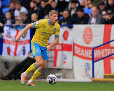Mark McGuiness #34 of Sheffield Wednesday runs with the ball