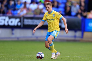 George Byers #14 of Sheffield Wednesday controls the ball