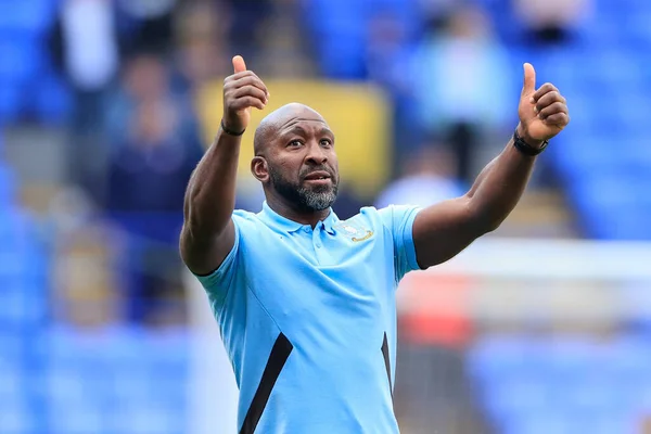 Darren Moore Sheffield Wednesday Manager Salutes Fans End Game — Stockfoto