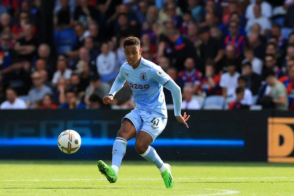 Jacob Ramsey of Aston Villa passing the ball. 