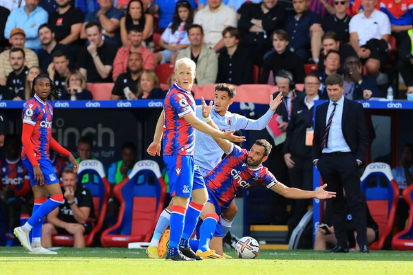 Will Hughes of Crystal Palace, Philippe Coutinho of Aston Villa and Luka Milivojevi? of Crystal Palace all appeal for the foul. 