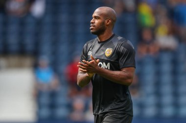 scar Estupin #19 of Hull City during the warm up 