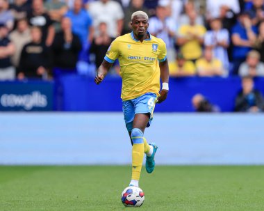 Dominic Iorfa #6 of Sheffield Wednesday runs with the ball