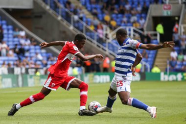Isaiah Jones #2 of Middlesbrough attempts to take on Junior Hoilett #23 of Reading 