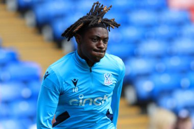 Eberechi Eze of Crystal Palace warming up prior to kick off. 
