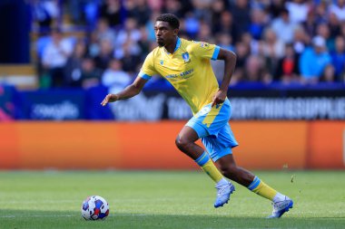 Tyreeq Bakinson #19 of Sheffield Wednesday runs with the ball