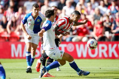 Max Lowe #13 of Sheffield United attempts a shot on goal