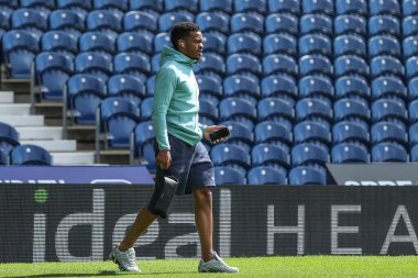 Grady Diangana #11 of West Bromwich Albion arrives at the game ahead of kick off