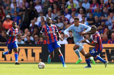 Jacob Ramsey of Aston Villa takes on Cheick Doucour of Crystal Palace. 